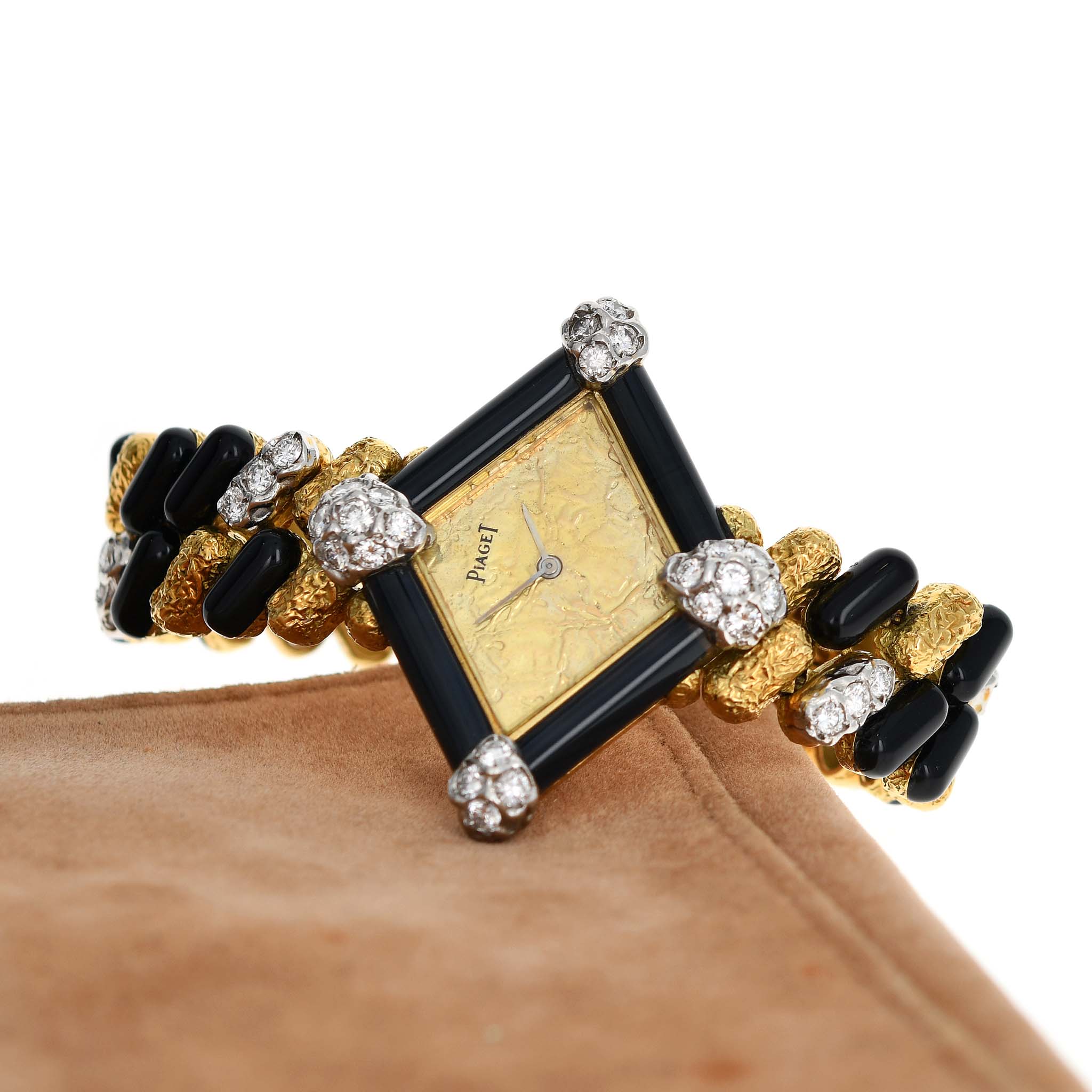 piaget-onyx-diamond-bracelet-gold-dial-img-main3