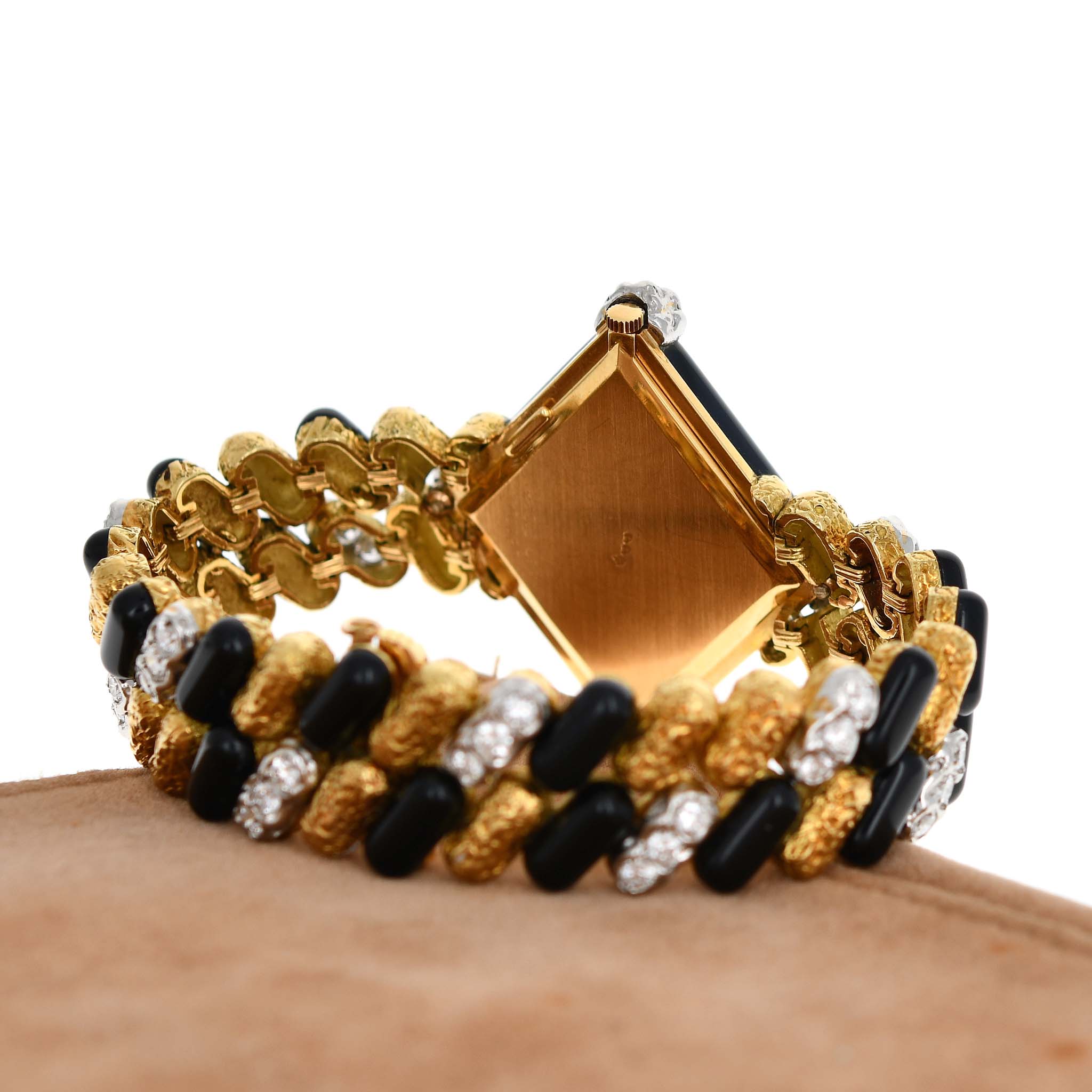 piaget-onyx-diamond-bracelet-gold-dial-img-main4